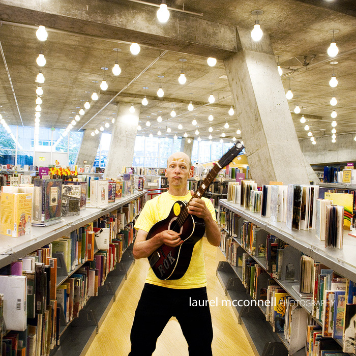 Caspar Babypants (Chris Ballew) in the children's section at the Seattle Central Public Library